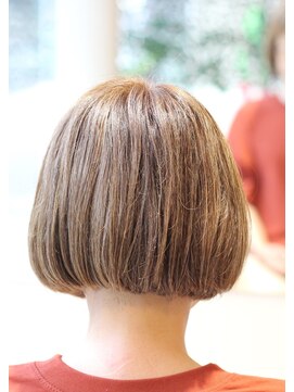 パーマ トゥ カエル(perm.to.caelu) 明るめ白髪染め、短めボブ