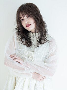 エアー 青山(AIR) ロングレイヤーカット暗めグレージュカラー