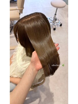 ウル(uru.) 夏の湿気にも負けないストレート＆透明感たっぷりオリーブ