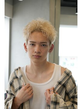 フィフス トウキョウ (fifth TOKYO) 渋谷スパイキーショートブリーチWカラー刈り上げショート