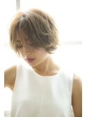 前髪長めショート ベージュカラー