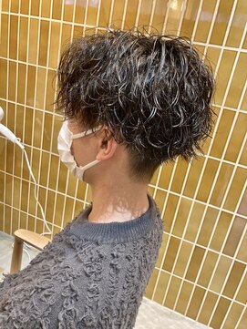 ソウスシア(SOURCE cia) 無造作シスツイストスパイラルパーマ【佐藤和弥】