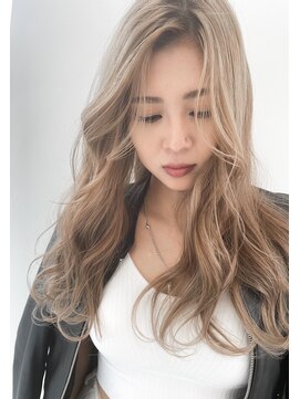 アヴァンス 京橋店(AVANCE) 大人可愛いかき上げバングにハイトーンカラー@京橋