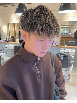 フリーク バーバーショップ 都島店(FREAK BARBER SHOP) 王道縦落ちツイストスパイラルパーマツーブロックマッシュ