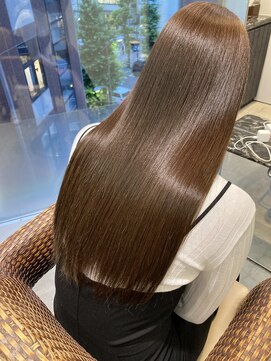 クーラ(Cura) 【Cura原宿】湿気対策・美髪アルカリ矯正ロング・艶ブラウン