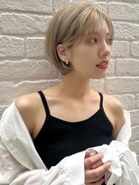 トルネード(TORNADO)&nbsp;海外ヘア ハイトーン耳掛けボブ プラチナブロンド A0531