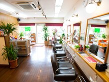 ナッツ ヘアデザイン(natt's hair design)の雰囲気（明るく開放的な店内は、緑が多くておしゃれな空間♪）