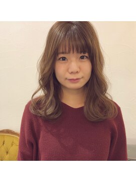 マウロア(MAULOA) "マットグレージュ × ゆるふわカール" ayumi