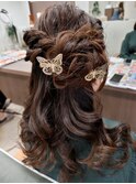 お花でハーフアップも華やかに♪
