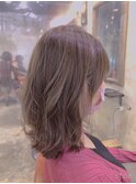大人かわいいくびれミディラベンダーインナーカラー