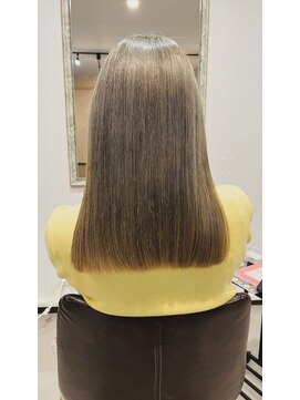 チルバイヘアーガーデンミルクティ(Chillbyhairgardenmilktea) ホワイトグレージュ