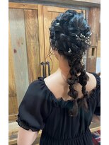 シークレットミラーズ(SECRET MIRRORS)&nbsp;ドレスに映えるヘアセット