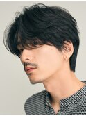 原宿ニュアンスパーマ毛流れフェザーパーマ黒髪センターパート
