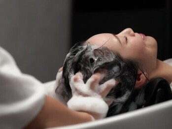 リノヘアー(lino hair)の写真/【吉祥寺駅徒歩1分】“髪質改善”で頭皮から健康に!髪の状態やお悩みに合わせた施術で、自分に合ったケアを