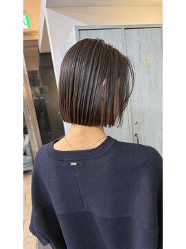 ジュイル ハラジュク(JEWIL HARAJUKU) アゴ付近の切りっぱなしボブ