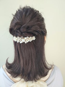 ウィット アンド ラファム Wit &La Famme 清楚なイメージのハーフアップ