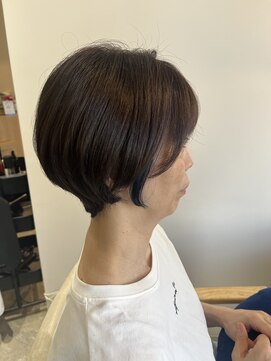 パラゴ(PARAGO.) 《緑橋/城東区/女性サロン》大人ショート×インナーカラーブルー