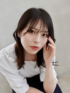 レヴィア(REVIA) レディース顔まわりレイヤースタイル