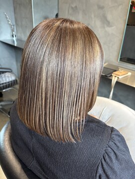 ユウシヘアー(Yushi Hair) ハイライトと明るいカラーで白髪ぼかし