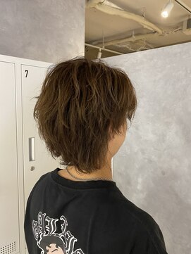 パーマ風　センターパートウルフ