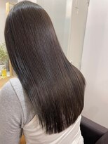 アトレ 福岡大名店(attrait)&nbsp;ロングヘアを上品に。グレージュカラー×丁寧なカットで作る大人