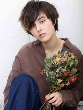 アトリエパーランプ(Atelier par LAMPE) インナーハイライトアシンメトリー斜めバングミニウルフp2