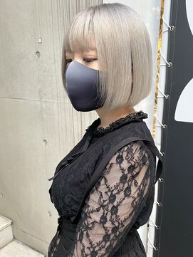 ディア(.eer) ホワイトミルクティーアッシュ×前下がりボブ☆小顔カット