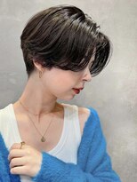 トルネード(TORNADO)&nbsp;大人ショート ハンサム前下がり前髪なし襟足短め丸顔面長 A802