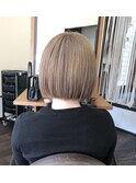 **ぱっつんボブミルクティーダブルカラー**