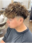 波巻きスパイラルパーマメンズセンターパートツイストパーマ