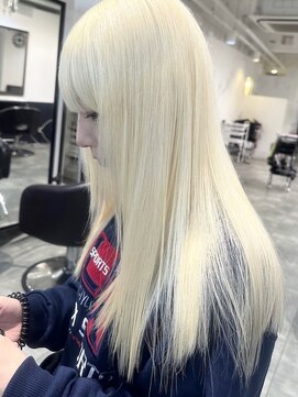 イリ 梅田(ili) ハイライトカラー/ミルクティーベージュ/レイヤーカット