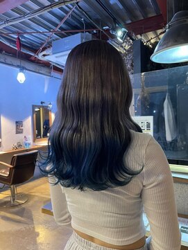 ヘアーデザイン ディードット ウル(D. ulu) シルバーグラデーション