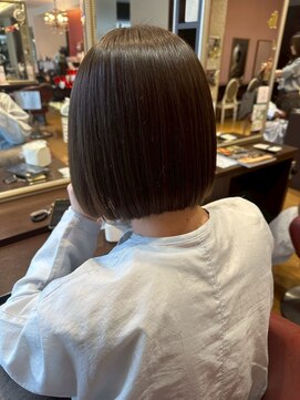 トイロ(toiro) レイヤーカットミルクティーベージュブリーチなしダブルカラー