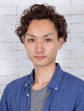 ヘアークリエイト アクロ(Hair Create Acro) ツーブロックスタイルに、リッジ感の強いパーマで大人っぽく