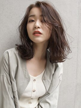 アトリエ フェム(atelier.fem) atelier midy 動きのあるミディアムレイヤースタイル