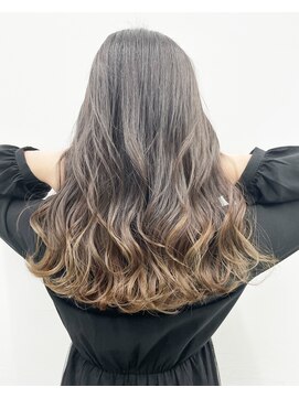 アライブ キチジョウジ(ALIVE Kichijoji) 根本が伸びてきても気になりにくいグラデーションカラー