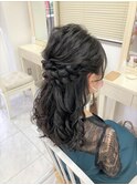 ねじりのルーズハーフアップ