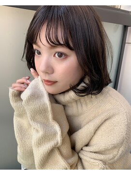 ウユ(uyu) 暗髪、ニュアンスボブ