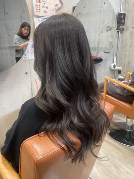 コージー(Kozy) ハイレイヤー/大人女子ヘア/ヨシンモリ/ダークグレージュ/透明感