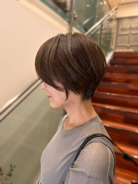 ビュートリアム 梅田(BEAUTRIUM) 丸みショート/白髪ぼかし/ハイライト/ベージュ