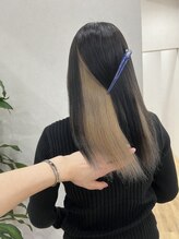 【インナーカラー】目立ちやすく、個性を出したい方に人気のデザイン！髪を結んでも可愛くアレンジ自在