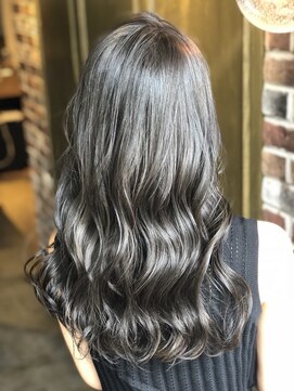 エイミー(Aimee) Aimee 波ウェーブ×アッシュグレージュ