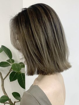 エリマ 調布(elima) グラデーションカラー切りっぱなしボブグレージュアッシュ20代