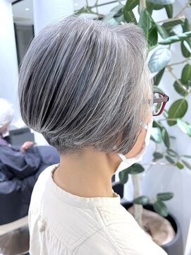 ステア ケース(stair case) ローライトだけで白髪活かし　頭皮に負担ないカラー　50代60代