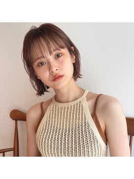 ユイル(Uil) デザインカラーシルキーベージュイヤリングカラーボブ