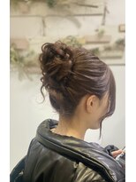 お仕事ヘアにゆるくしゃお団子
