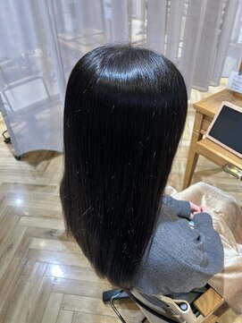 リベラル(liberal) ダークアッシュ 艶髪 ストレート レイヤー 【20代/30代】