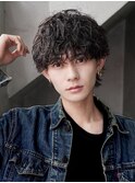 スーツ短髪ツーブロック束感モテる黒髪シークレットパーマ流行