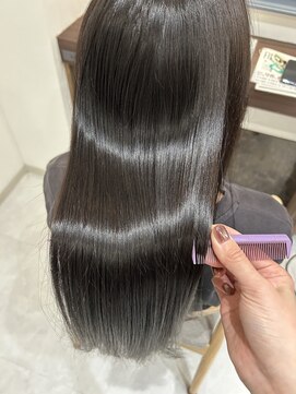 エミュ(emu.) ツヤツヤすぎる◎グレージュカラー