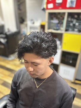 バーバーブロス(BAR BER bro's) 波巻きツイストスパイラル/刈り上げセンターパート/浦安/メンズ